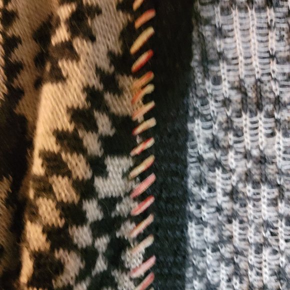 BKE Boho Chic Black and White Whip Stitched Lace Trim Geometric Cardigan Small - Picture 4 of 14